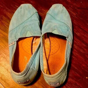 Tom’s Shoes